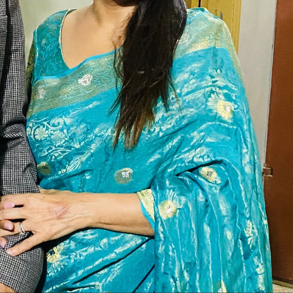 It’s brand new sarees beautiful blue colors with golden size medium